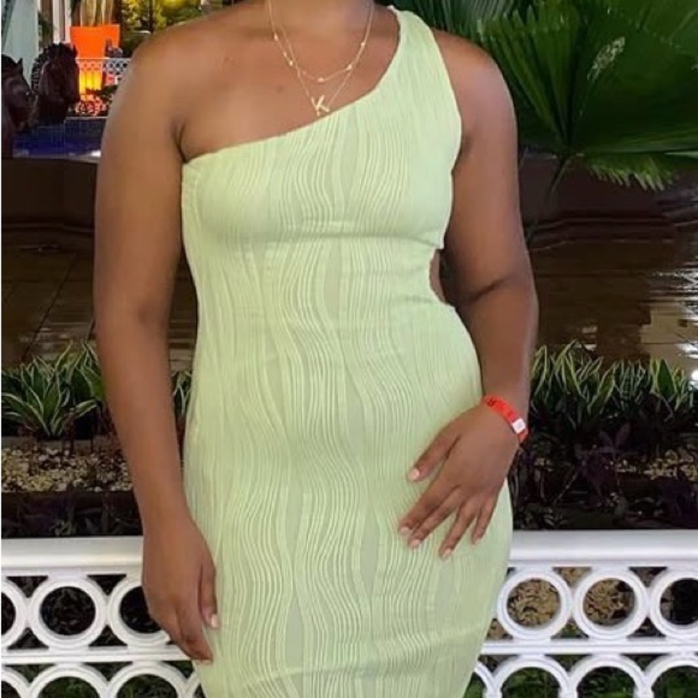 Lime Green Textured Maxi Dress - Elegant Wave Detail